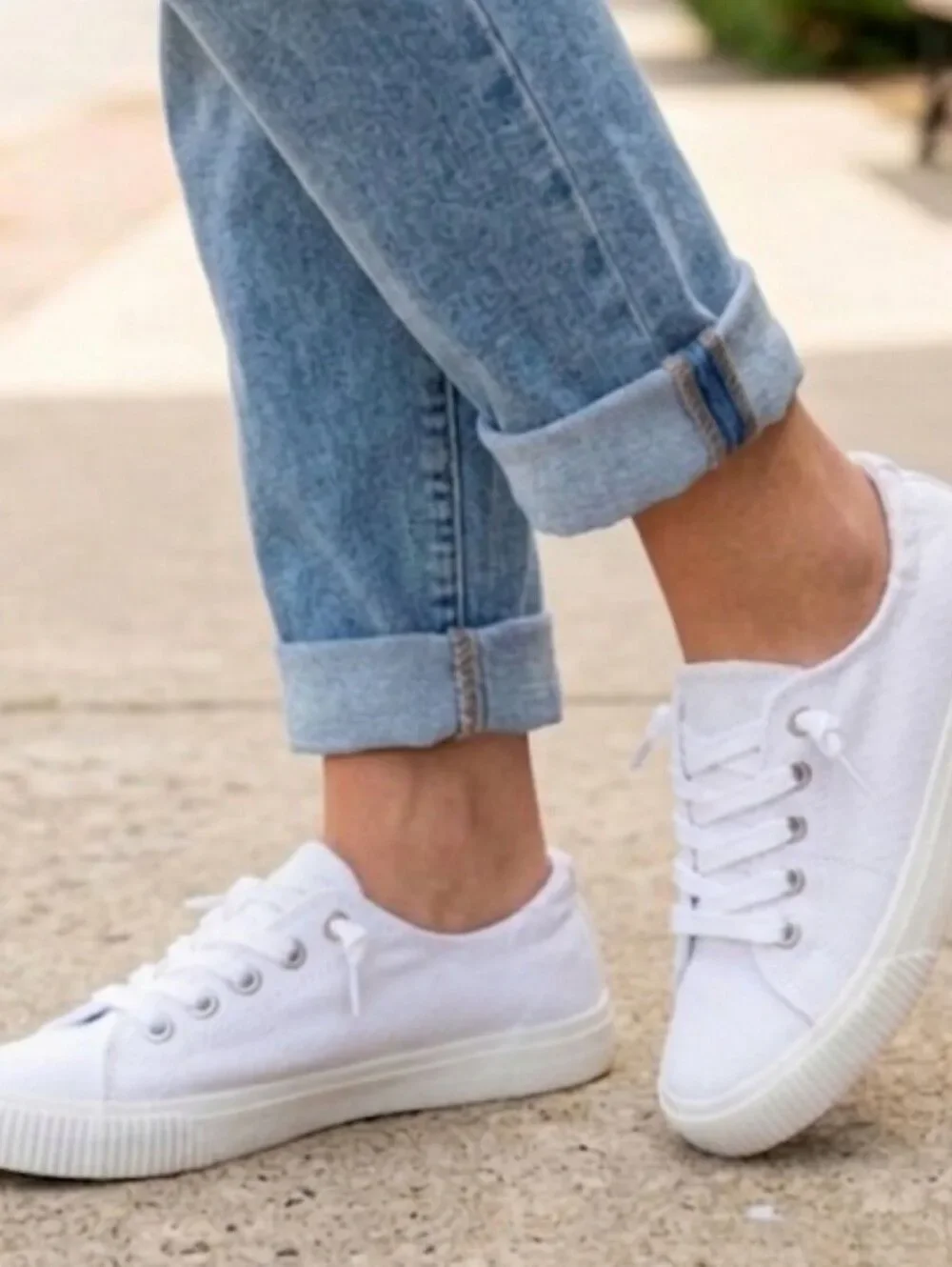 Time and Tru Sneakers Sz 8 White